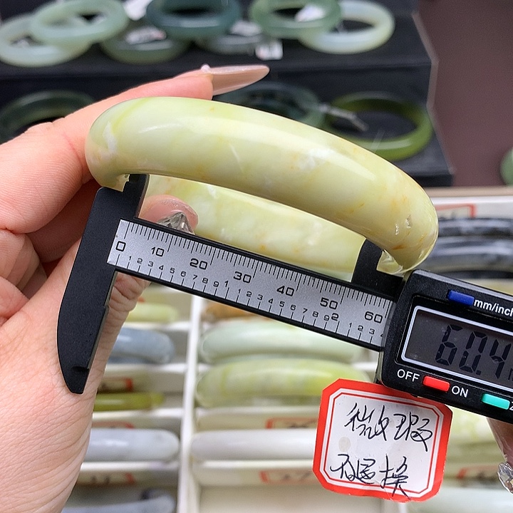蛇纹石玉手镯未镶嵌27