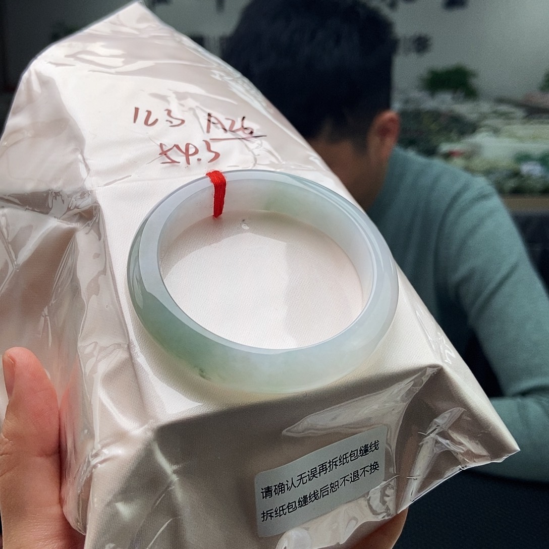 翡翠未镶嵌手镯拍一发一
