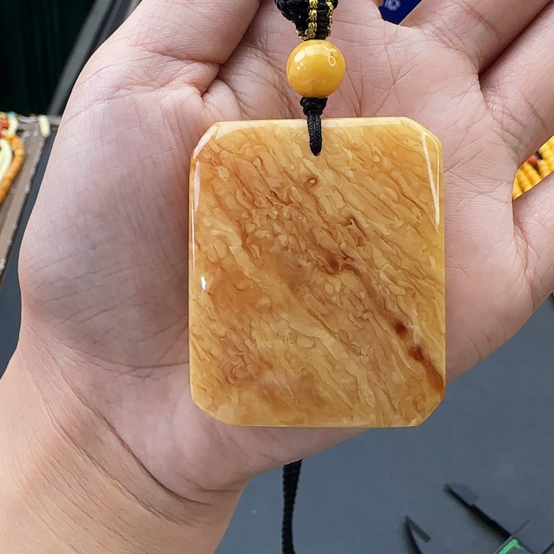 琥珀未镶嵌颈饰吊坠