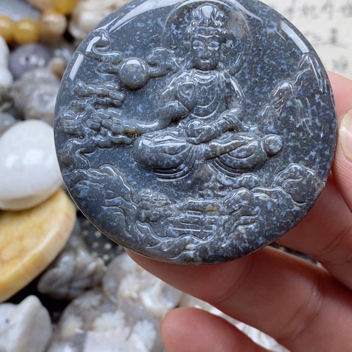 颈饰未镶嵌硅化珊瑚（珊瑚玉）有瑕