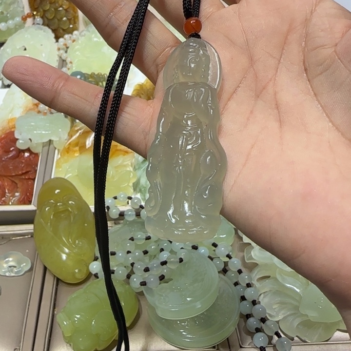 蛇纹石玉吊坠未镶嵌