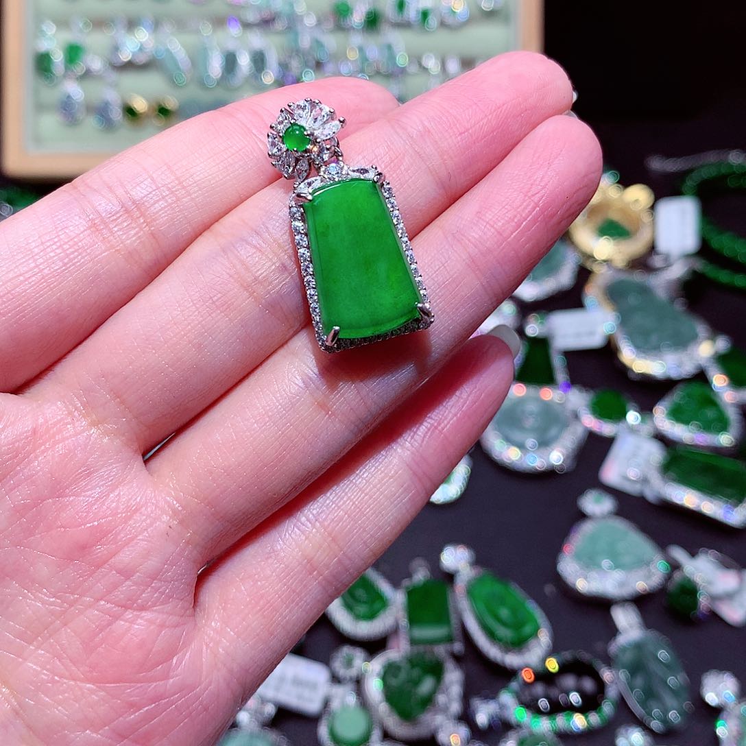 【闪购商品】翡翠吊坠(不含链)未镶嵌