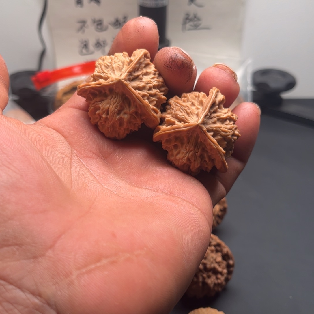 文玩核桃把件盘山三棱