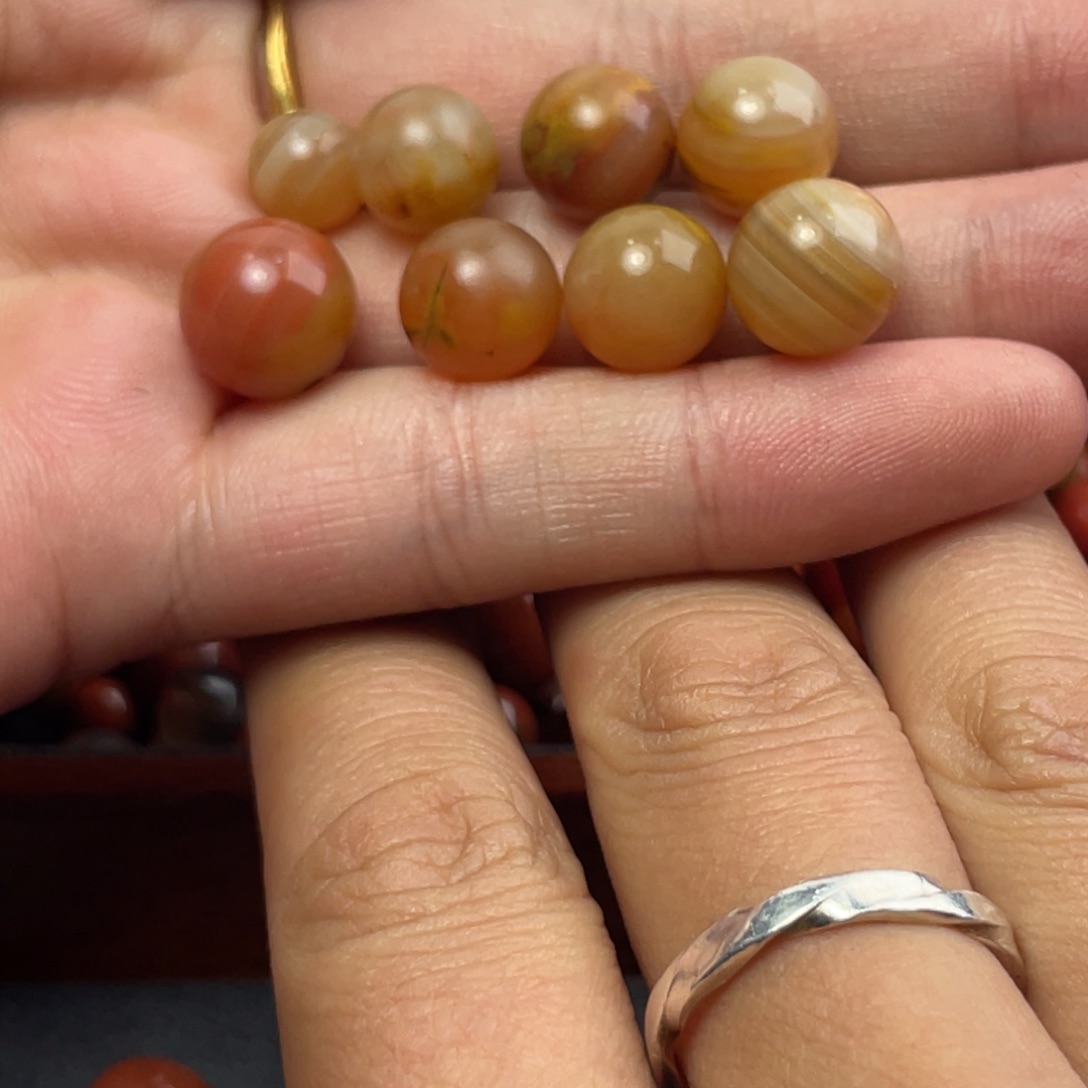 南红玛瑙圆珠未镶嵌