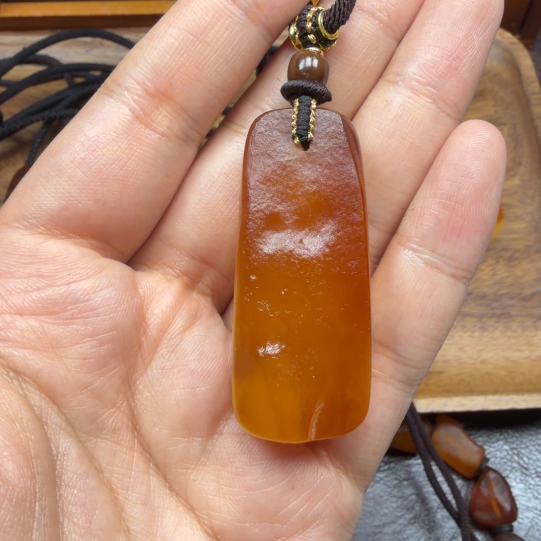 琥珀未镶嵌吊坠(赠链)