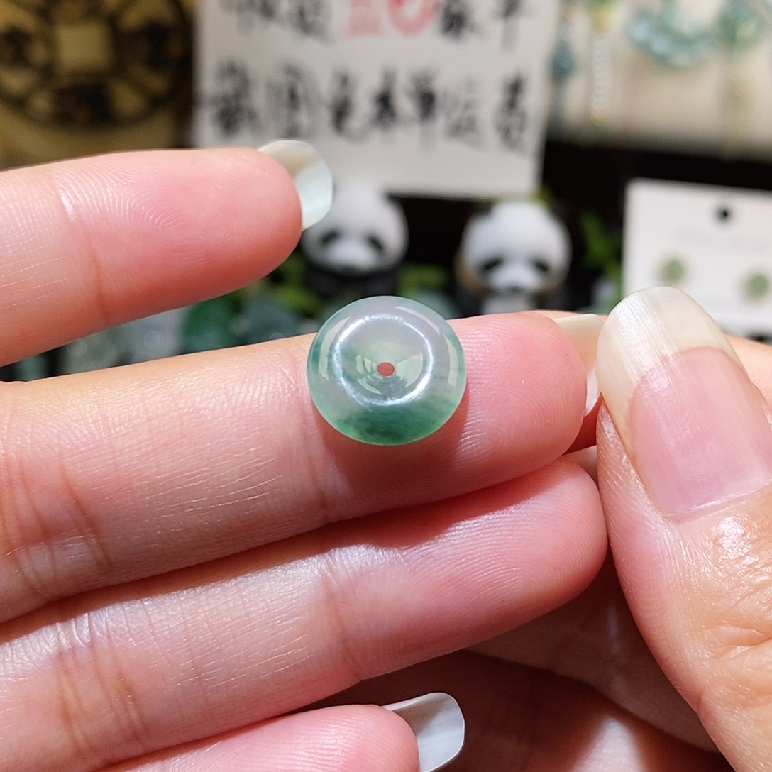 翡翠未镶嵌颈饰飘花