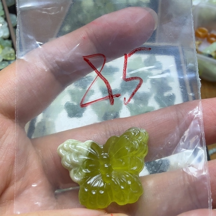 透闪石-蛇纹石玉吊坠未镶嵌