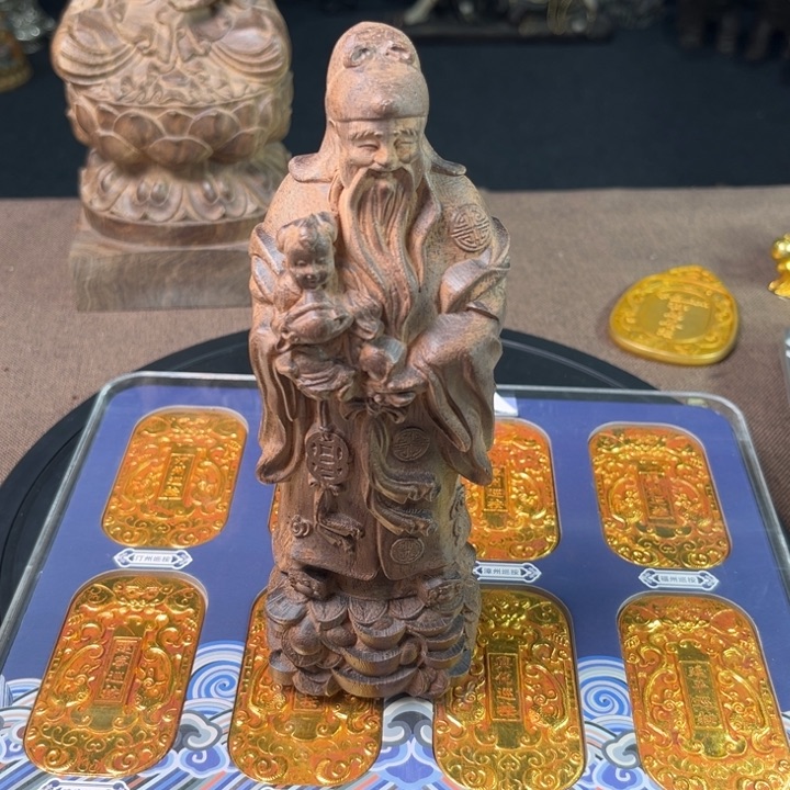 精品摆件工艺品等