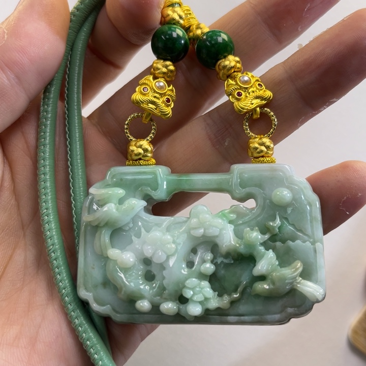 翡翠吊坠(赠链)未镶嵌代编织