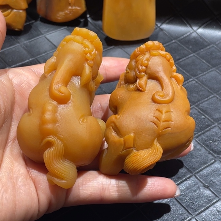 未镶嵌石英质玉（黄龙玉）手把