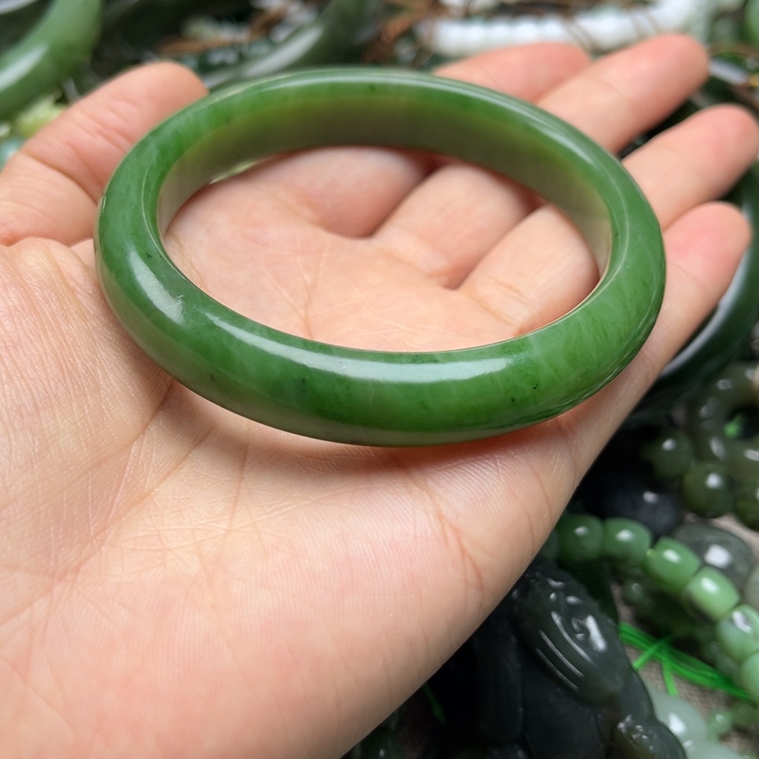 等***于和田玉（碧玉）未镶嵌手镯