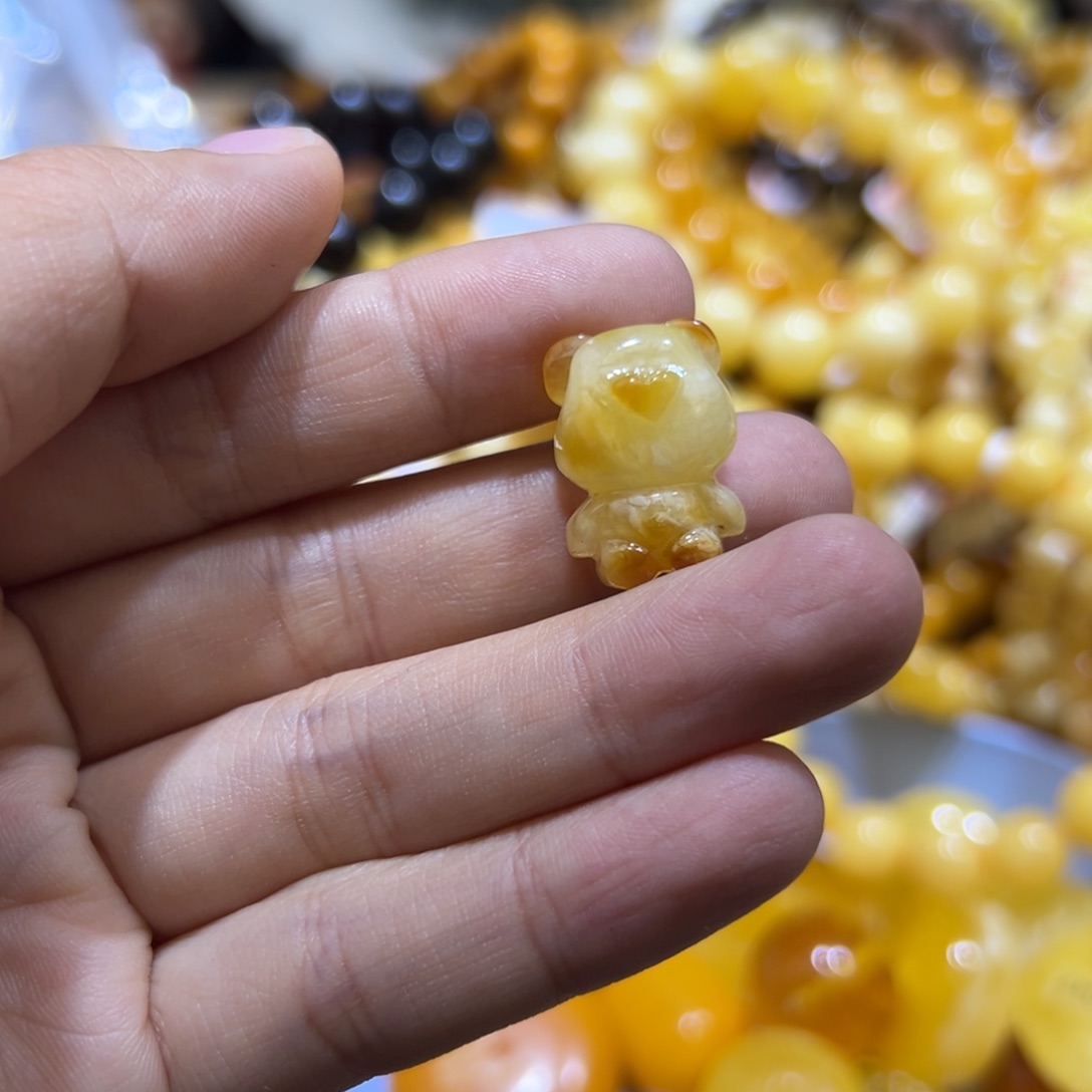 琥珀珠宝奇石未镶嵌