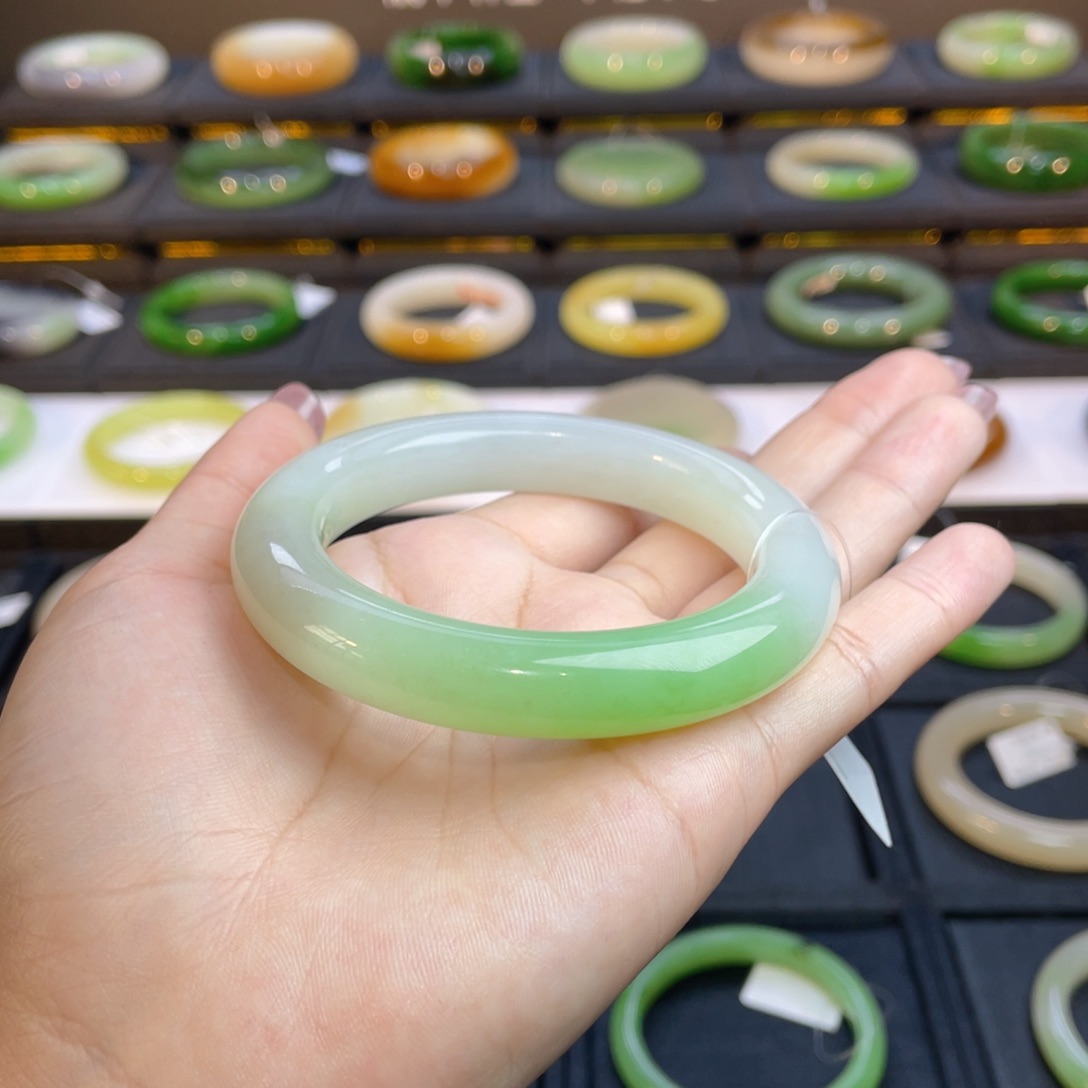 和田玉手镯未镶嵌球**东