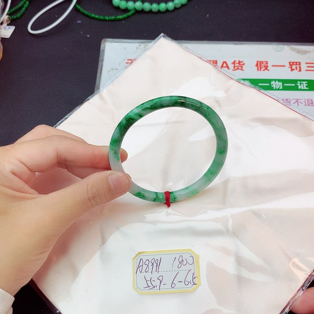 翡翠未镶嵌手镯M****e翡翠