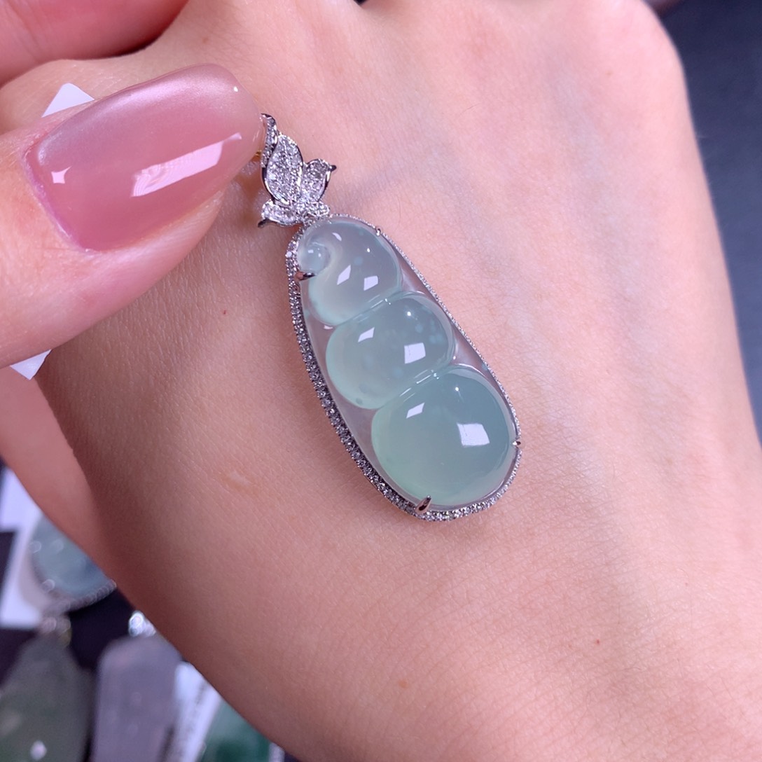 翡翠颈饰18K金镶嵌糖****¹豆子