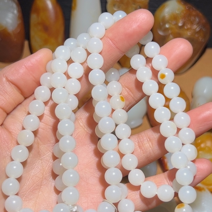 韩***明和田玉未镶嵌颈饰