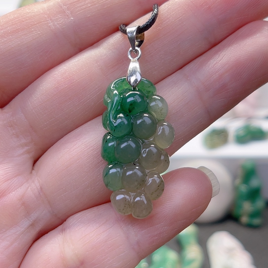 独山玉颈饰未镶嵌