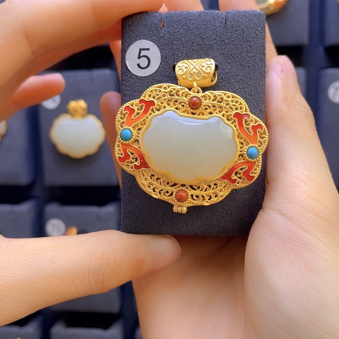 和田玉颈饰银S925镀金镶嵌