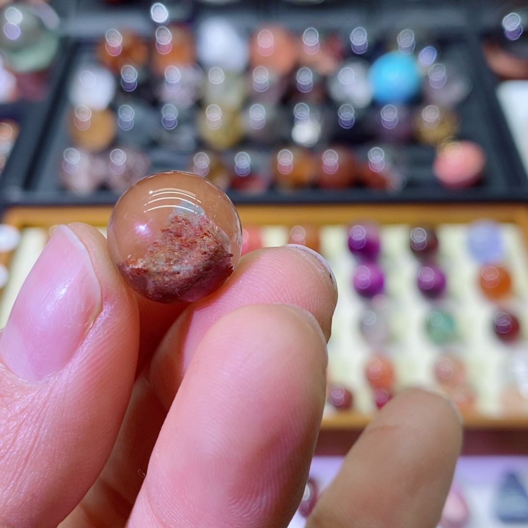 水晶单珠，未镶嵌满****记