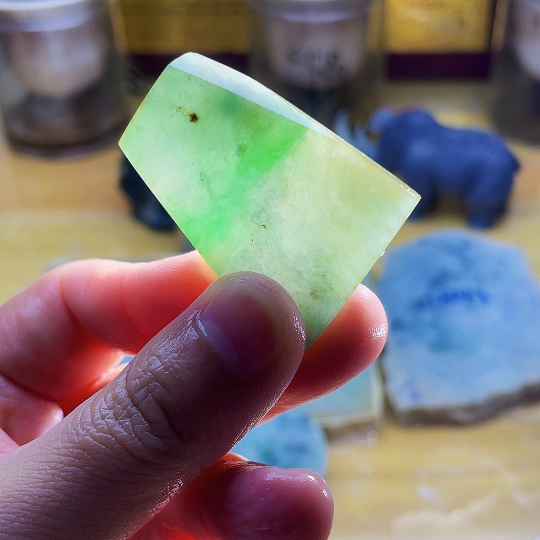 翡翠未镶嵌颈饰毛料61