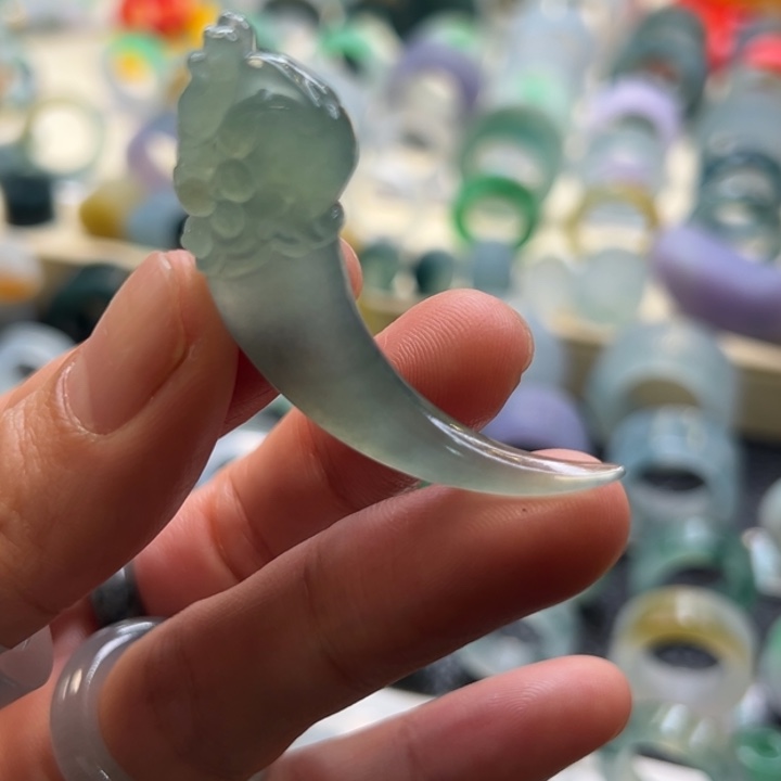 翡翠未镶嵌颈饰吊坠