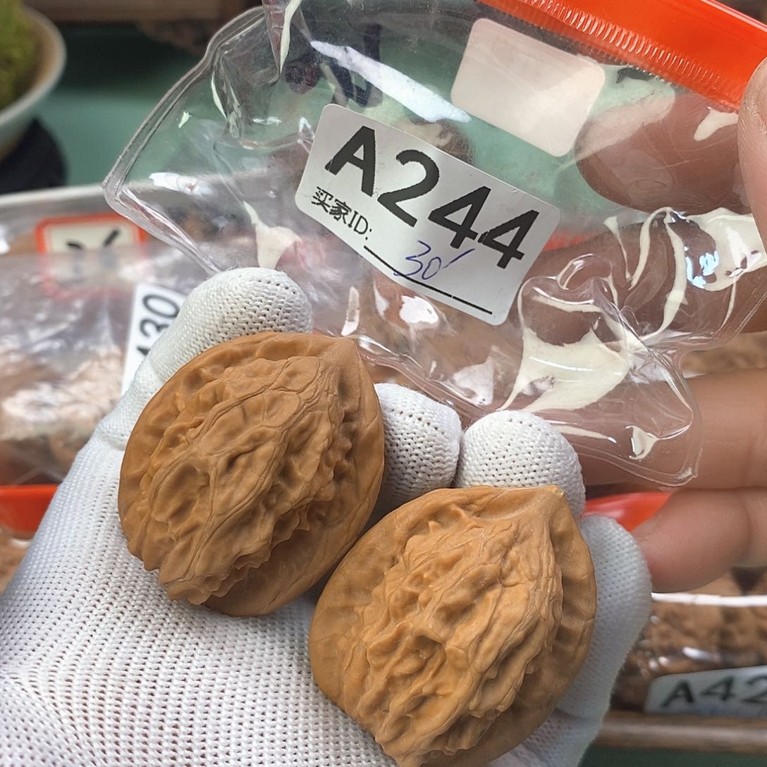 桃核把件大红袍 尖黄点35尺 