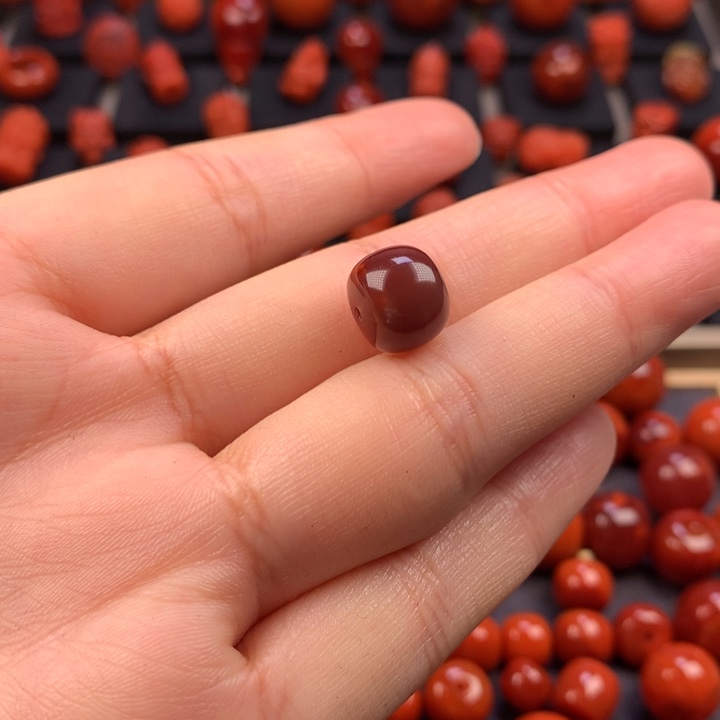 南红玛瑙未镶嵌牛血红老型单珠10.8MM