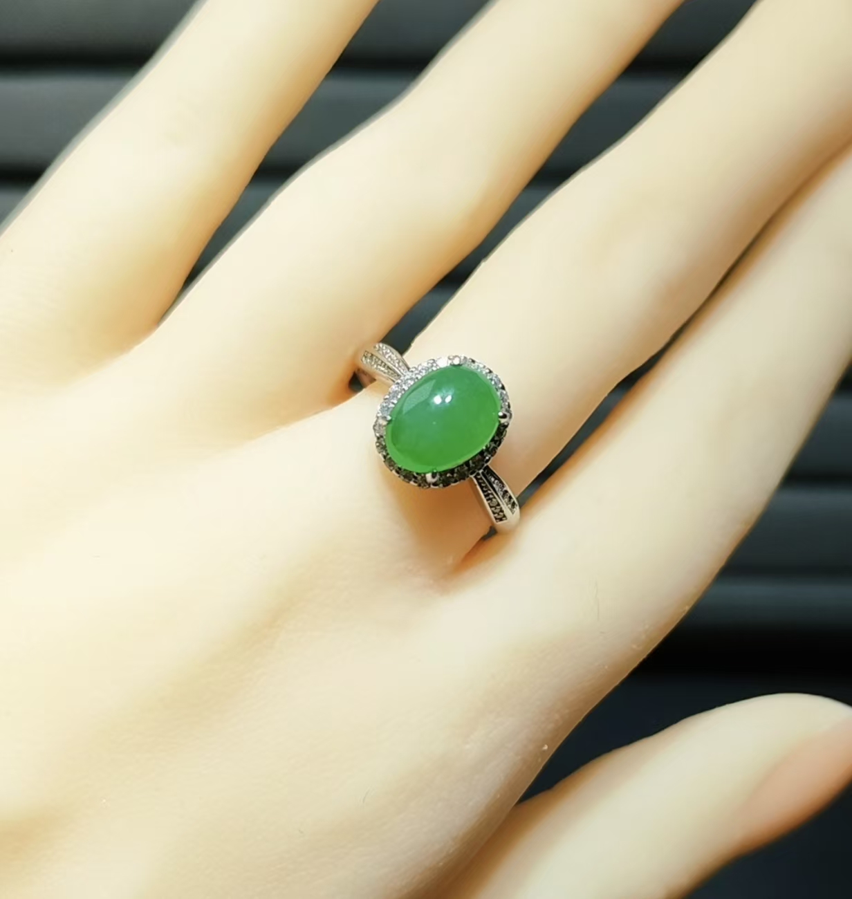 缅甸翡翠A货甜阳绿戒指