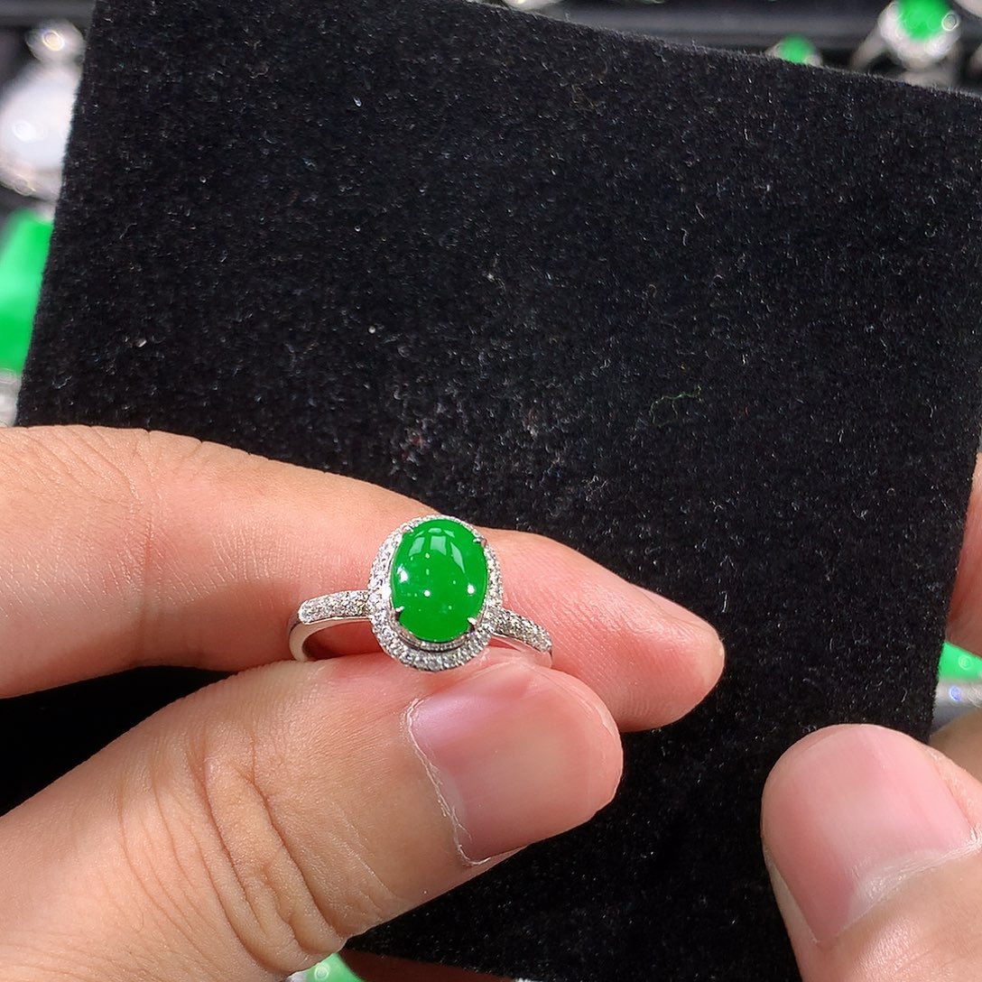 翡翠18K金镶嵌戒指