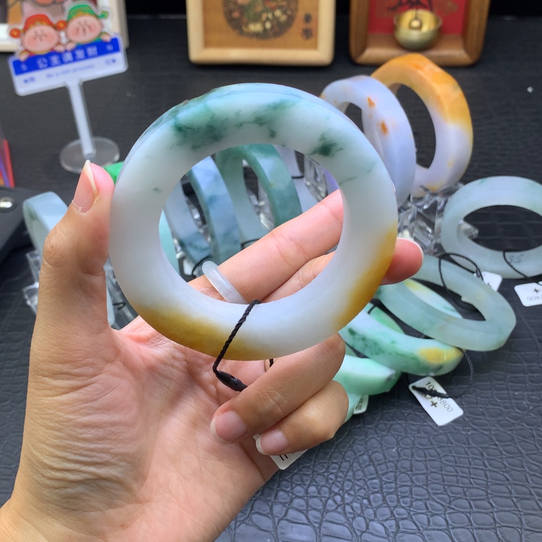 定制翡翠未镶嵌翡翠手镯