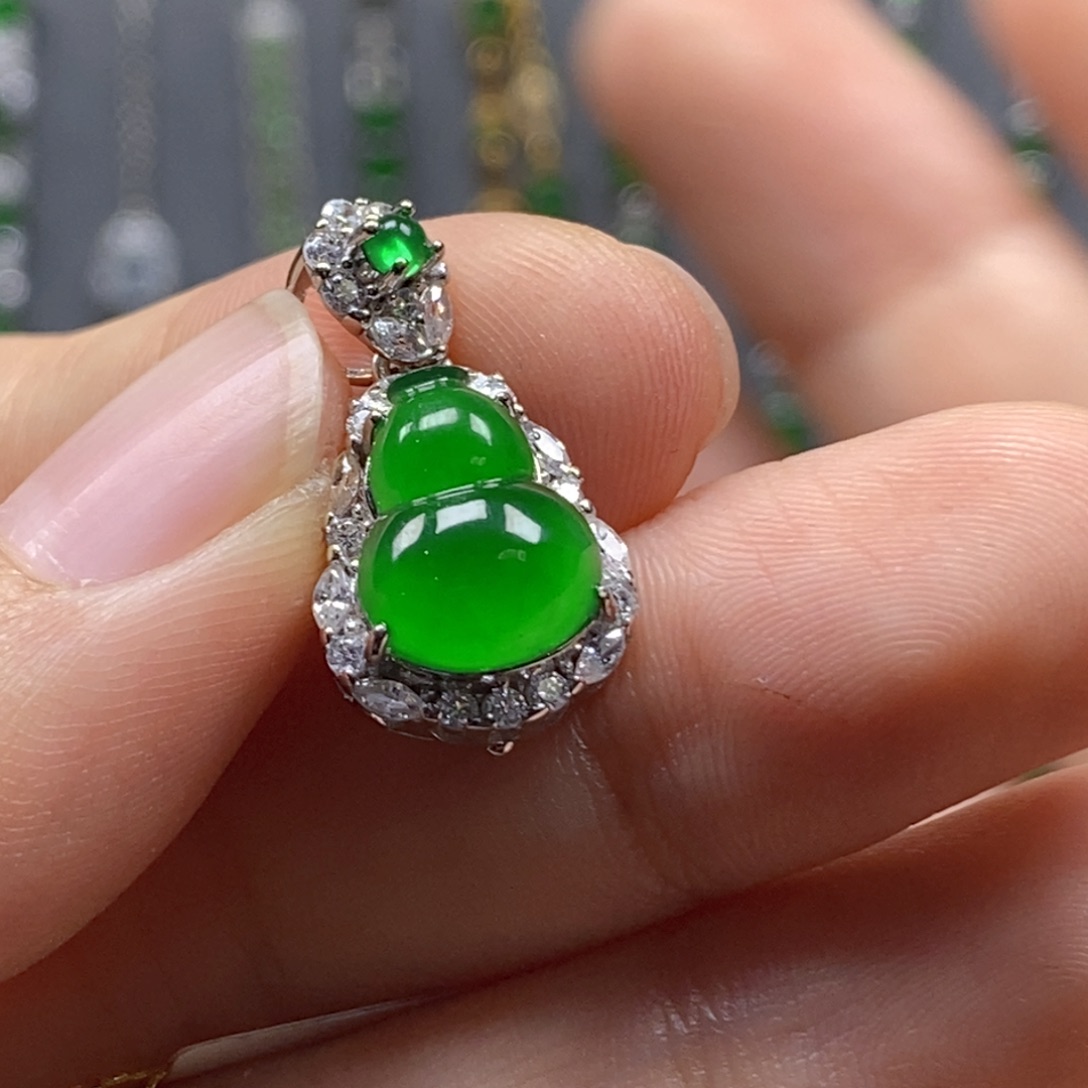 颈饰银S925镶嵌翡翠小*子12×9×4