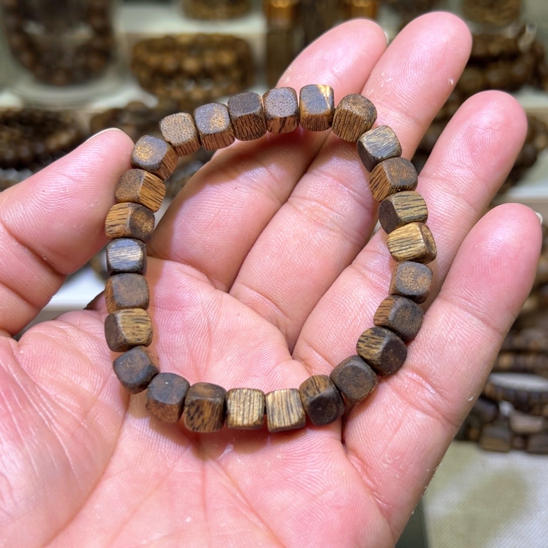 沉香沉香碎屑奇楠沉香7mm方珠单圈多样发其一