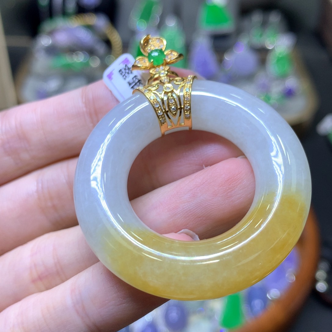 【闪购商品】翡翠颈饰18K金镶嵌翡翠吊坠项链