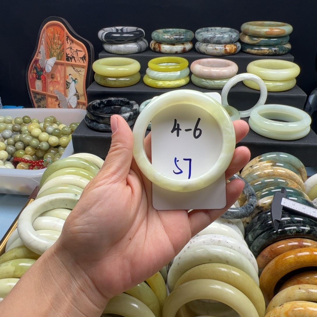 蛇纹石玉未镶嵌手镯