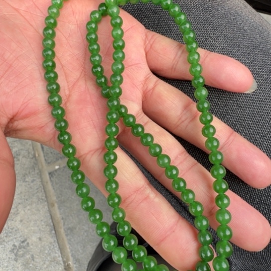 和田玉颈饰未镶嵌俄罗斯色标正阳绿，卡6无点冰底，满色满绿