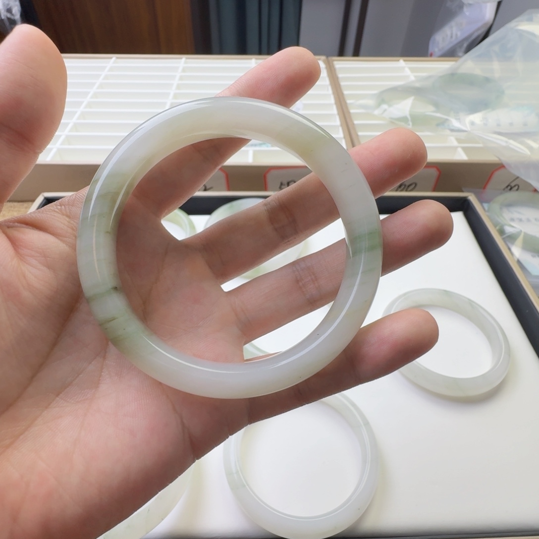 石英质玉（天山翠）未镶嵌手镯