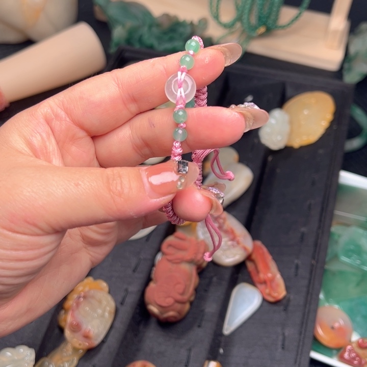 石英质玉（非洲翠）吊坠未镶嵌