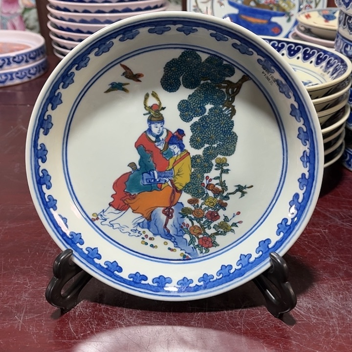 瓷片///////直径19厘米。绿西。配支架 