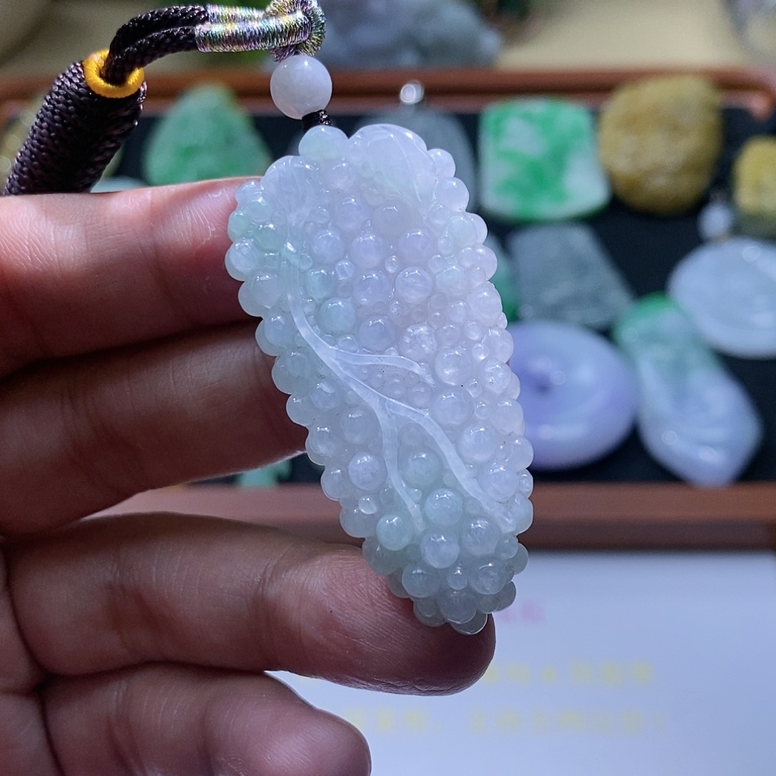 【闪购商品】翡翠颈饰未镶嵌葡萄