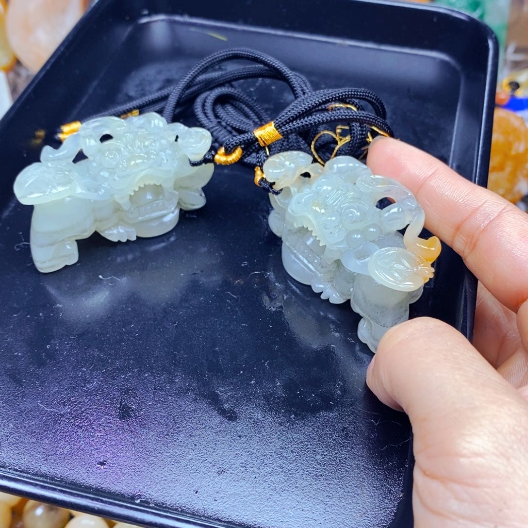 石英质玉（黄龙玉）足铂镶嵌颈饰