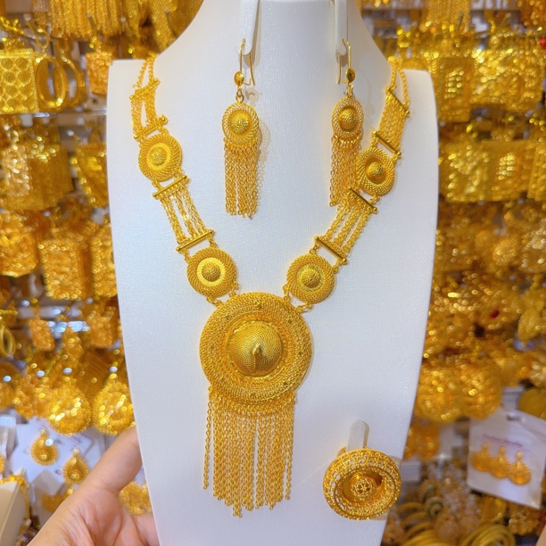 铜合金亚克力项链 新款夸张时尚金子同款三件套首饰婚礼佩戴首饰