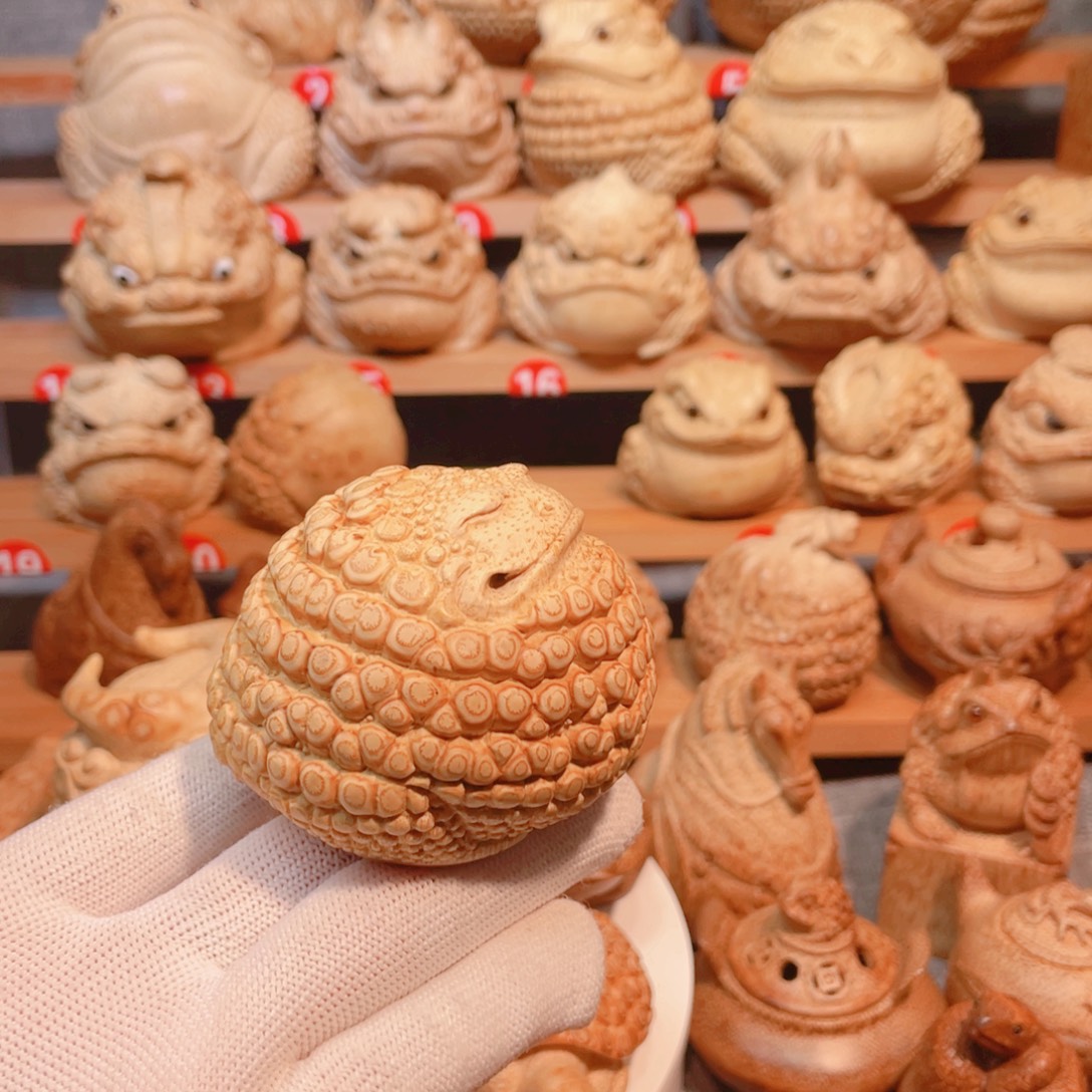 一****竹根雕金蟾手把件