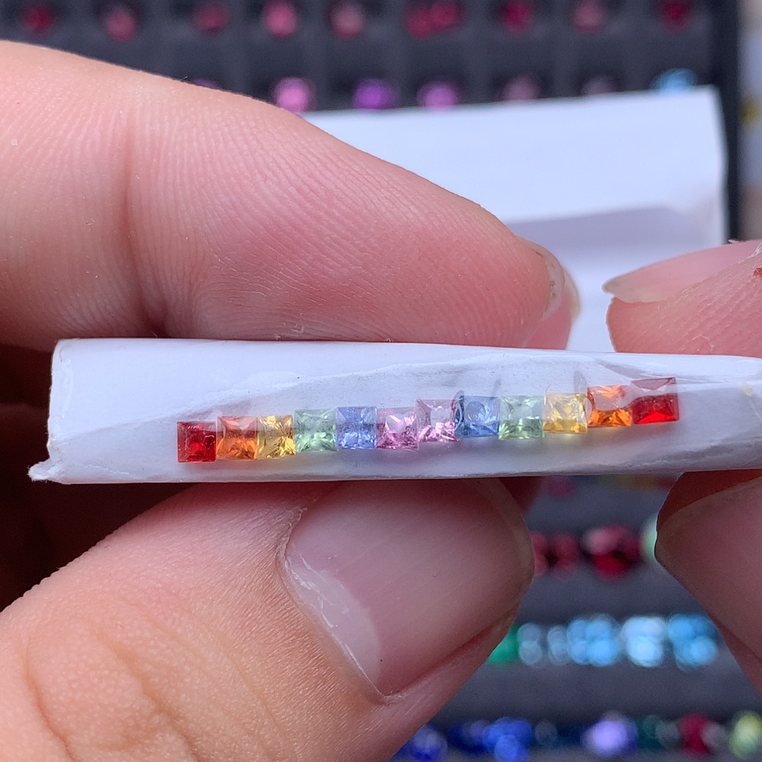 彩色蓝宝石裸石彩虹条12粒