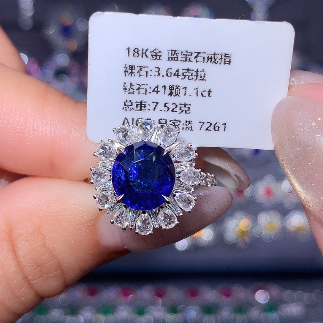戒指18K金镶嵌蓝宝石