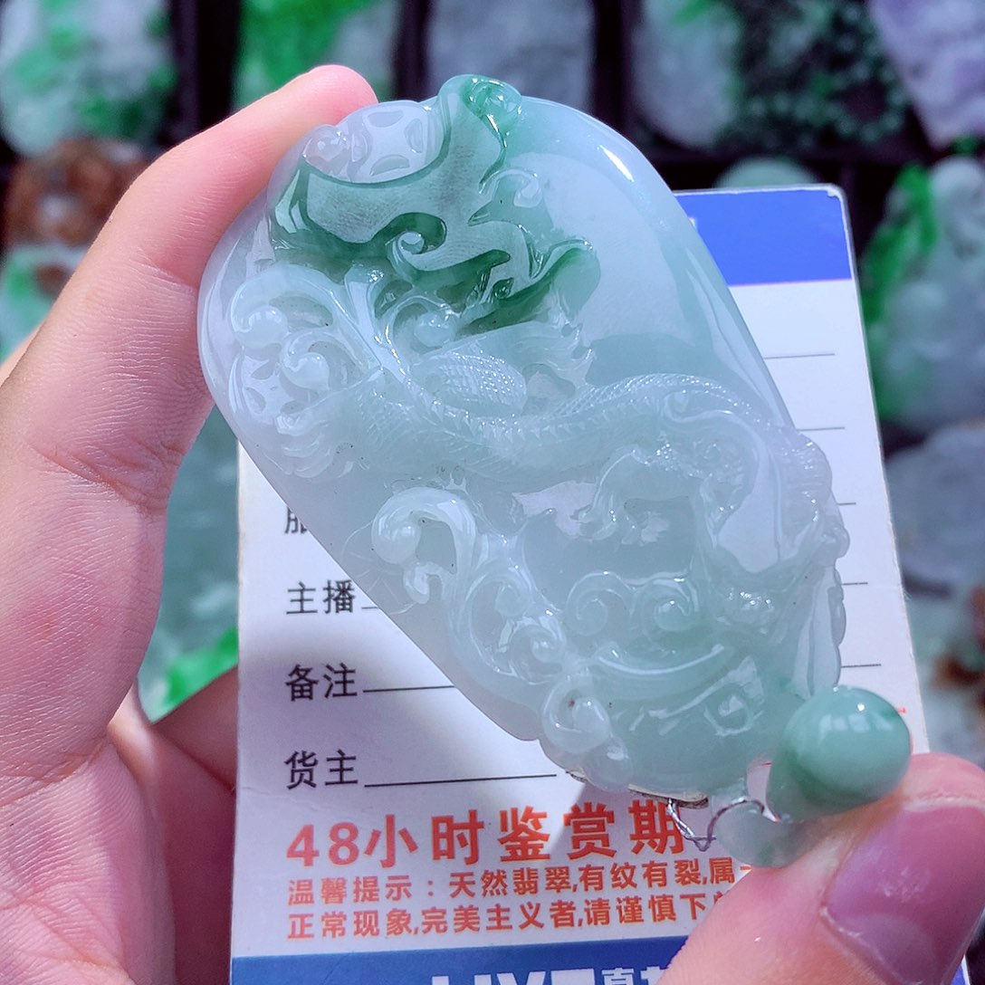 翡翠未镶嵌颈饰挂件