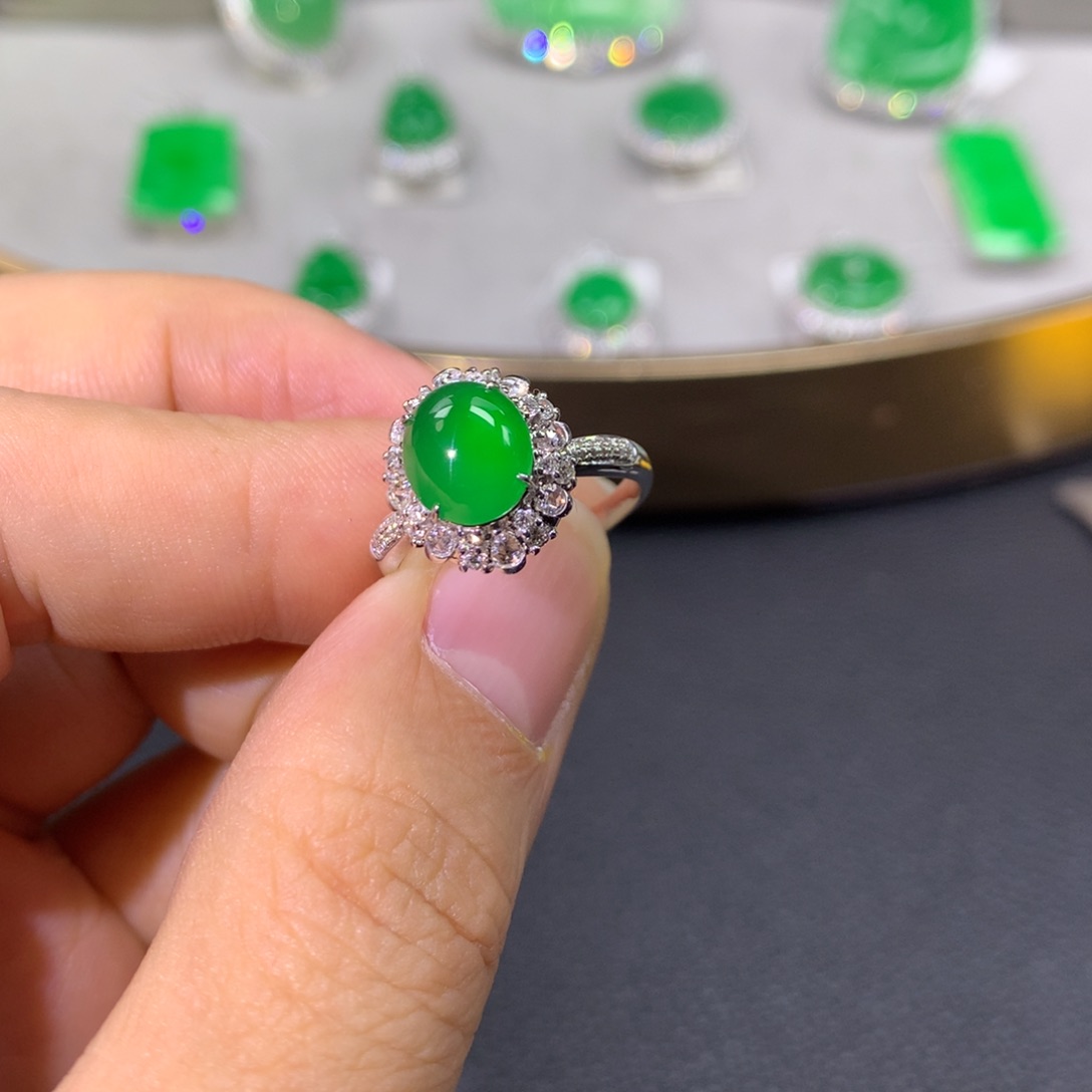 翡翠戒指18K金镶嵌翡翠