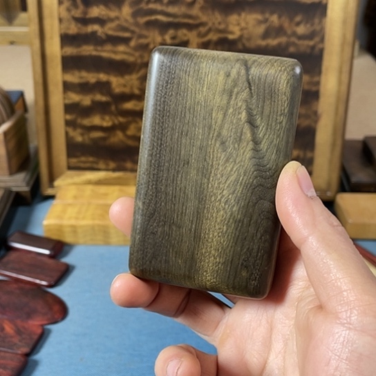 【闪购商品】用****7金丝楠阴沉木手把件
