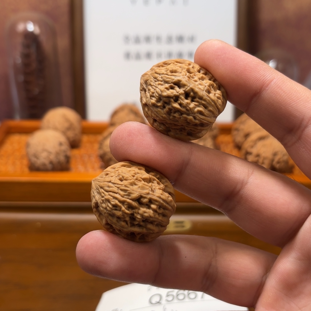 文玩核桃吊坠玉面虎头Q5667