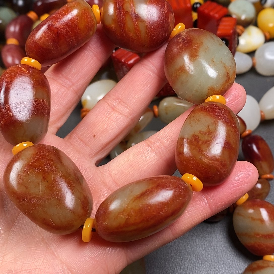 喜***藏和田玉未镶嵌颈饰