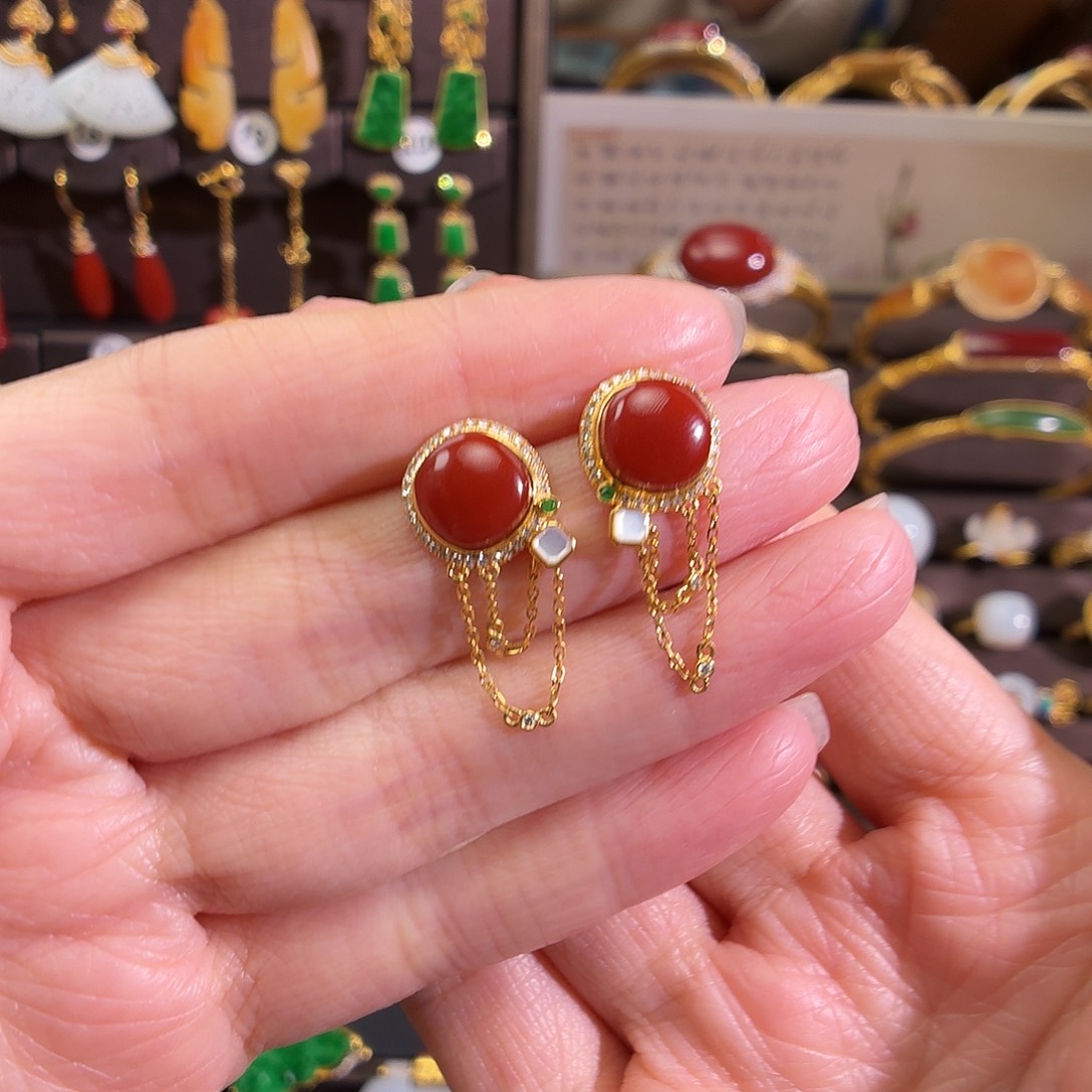 18K金镶嵌耳饰南红玛瑙